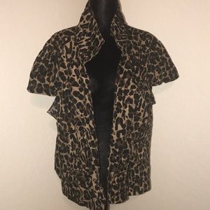 Cheetah print sleeveless blazer